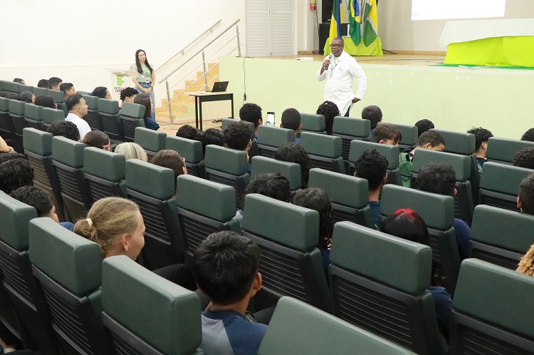 Alunos da rede estadual visitam o Campus